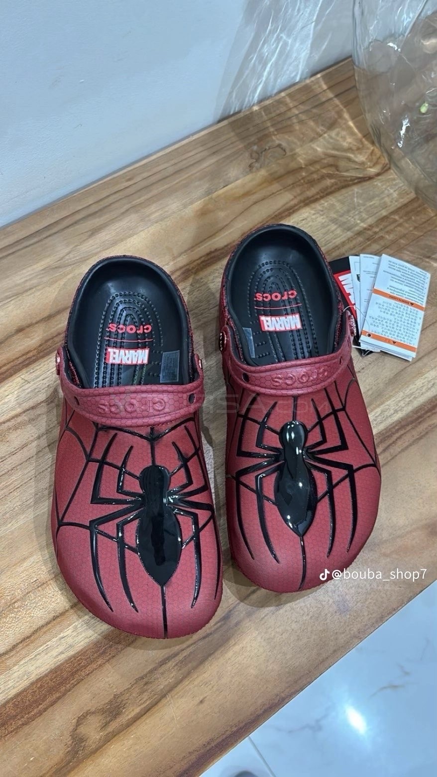 Crocs spider man à Tevragh Zeina — photo 1