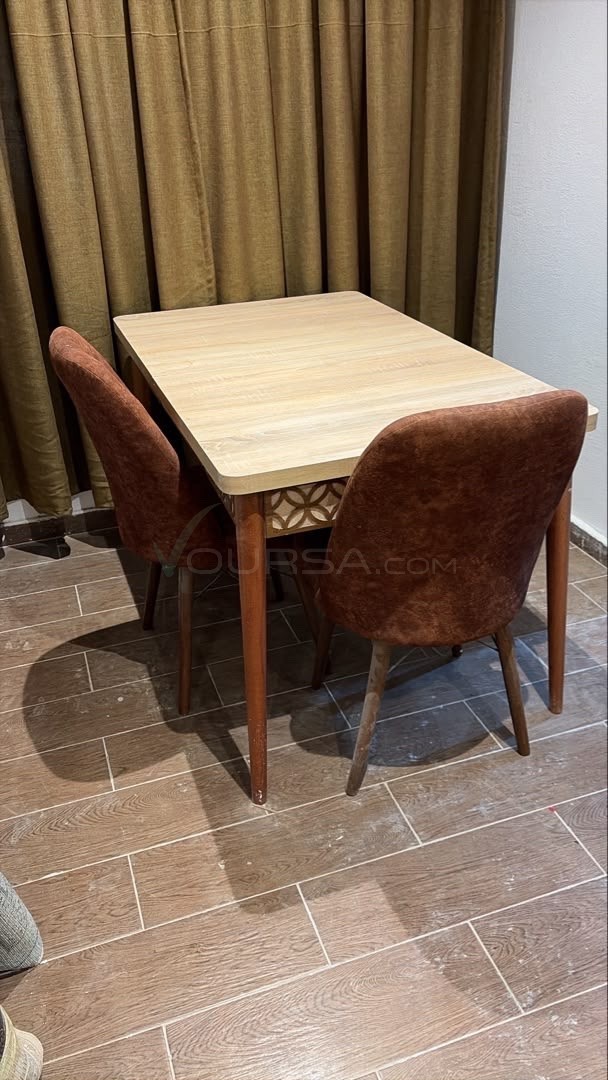 Ensemble de table avec 5 chaises à Tevragh Zeina — photo 1