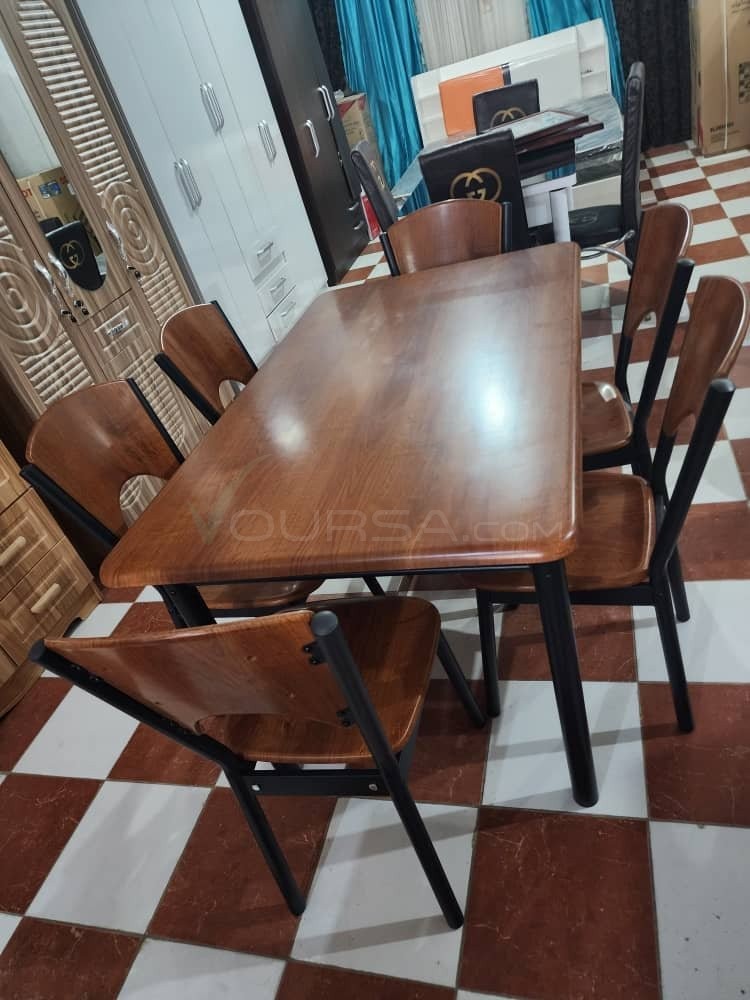 Table à manger à Sebkha — photo 1