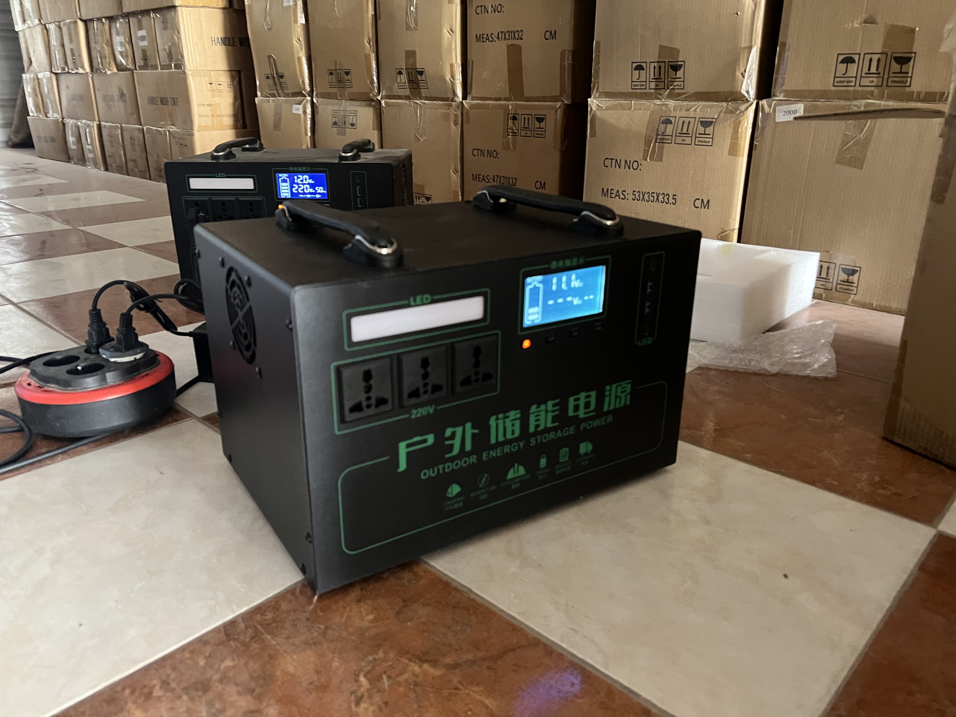 باور بنك (power bank ) الحل المثالي لإنقطاع الكهرباء باحجام مختلفة à Tevragh Zeina — photo 1